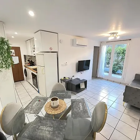 Blue Summer Vibes For 4p, Ac, Terrace, Parking, At 50m, Access -6 Apartment